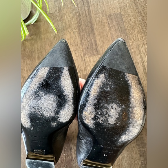 Burberry Black Leather flats with gold detail on heel- size Women’s 39- 8.5 US - Picture 6 of 11